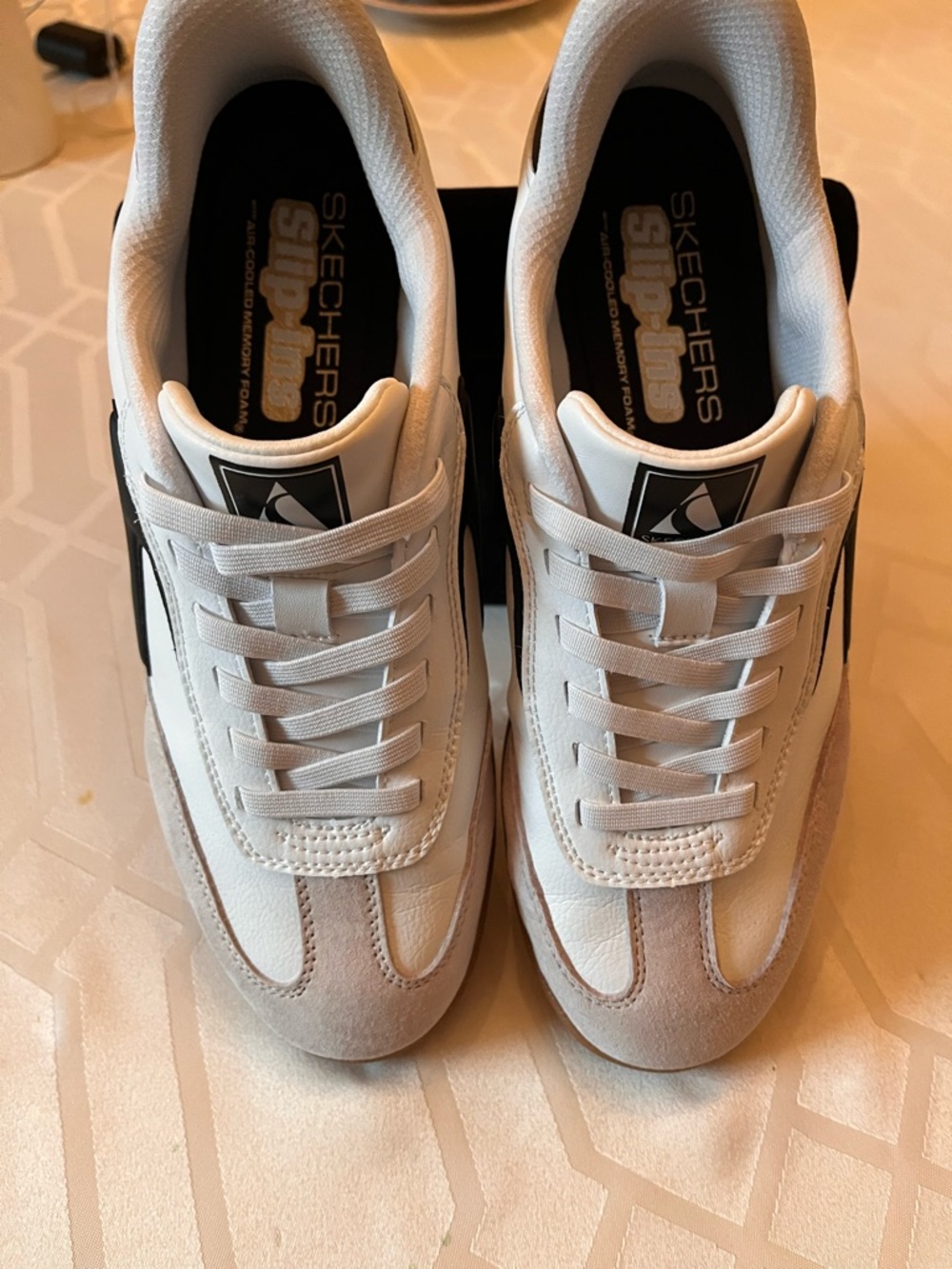 Ladies Skechers Slip-Ins White Casual Sneakers- Size 9 - Picture 2 of 7